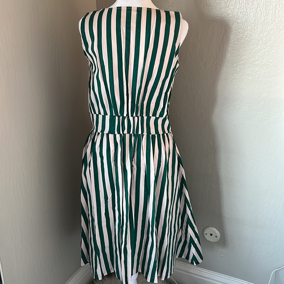 Adorable kelly green and light pink striped sundress with pockets! Like new! - Picture 7 of 7